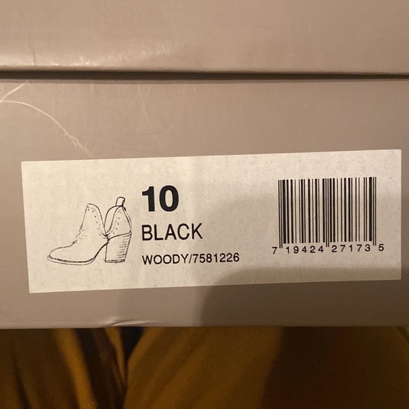 Crown Vintage Woody Black Leather Ankle Bootie - Picture 10 of 10